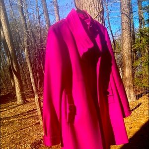 Ann Taylor SZ 6 abv knee swing coat with vent in back. Funnel collar
